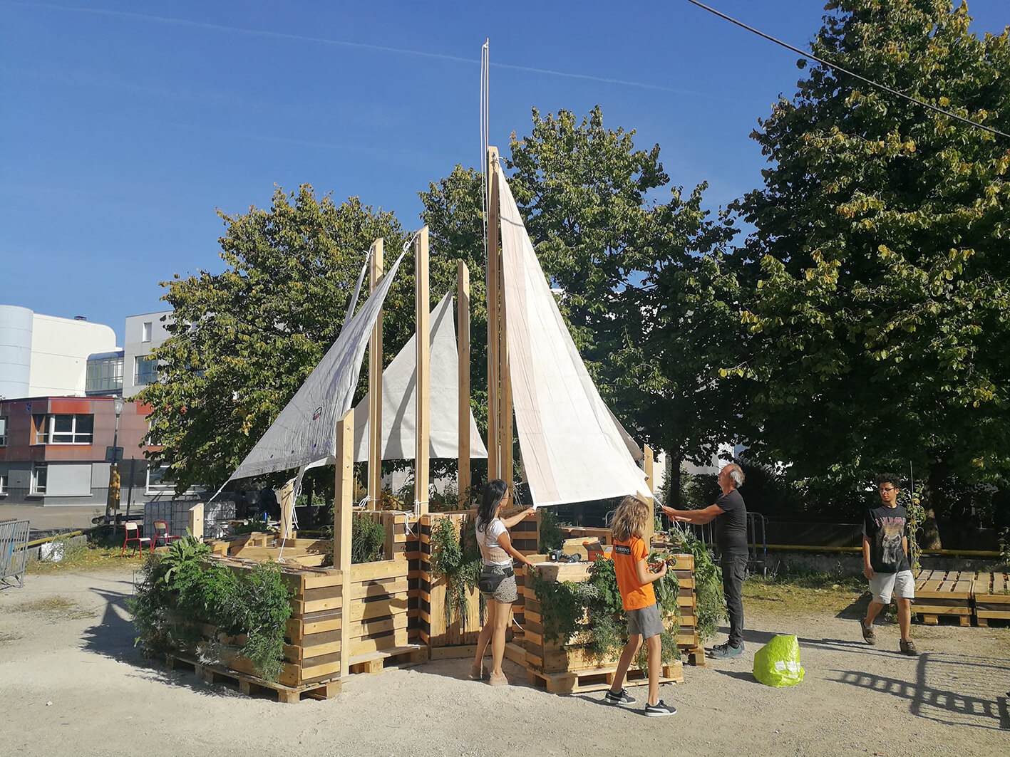 Ateliers Juste Ici – dessin en plein air « Maman la plus belle »