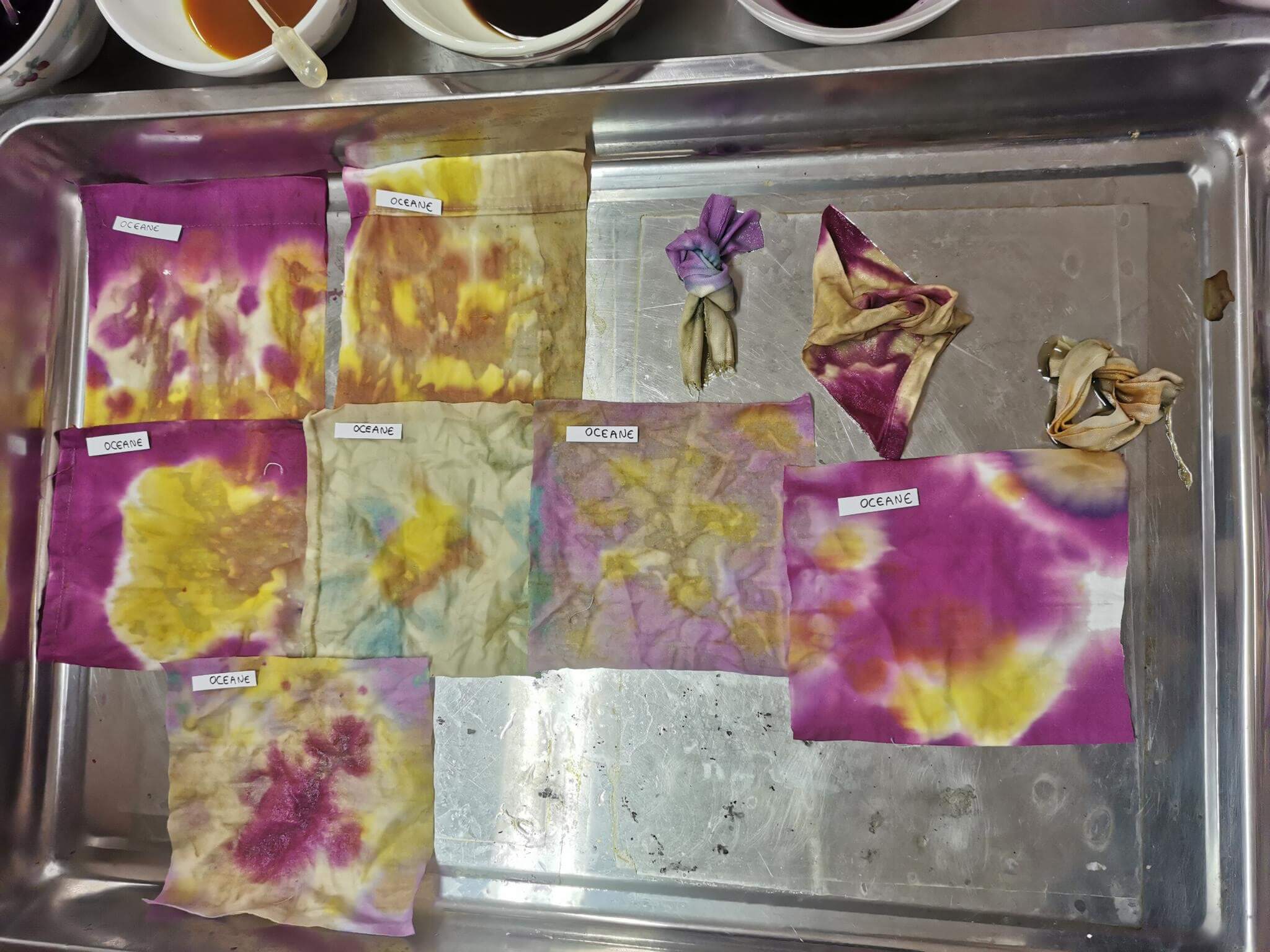 Ateliers Juste Ici – Tricot de petits objets en tissus teintés naturellement