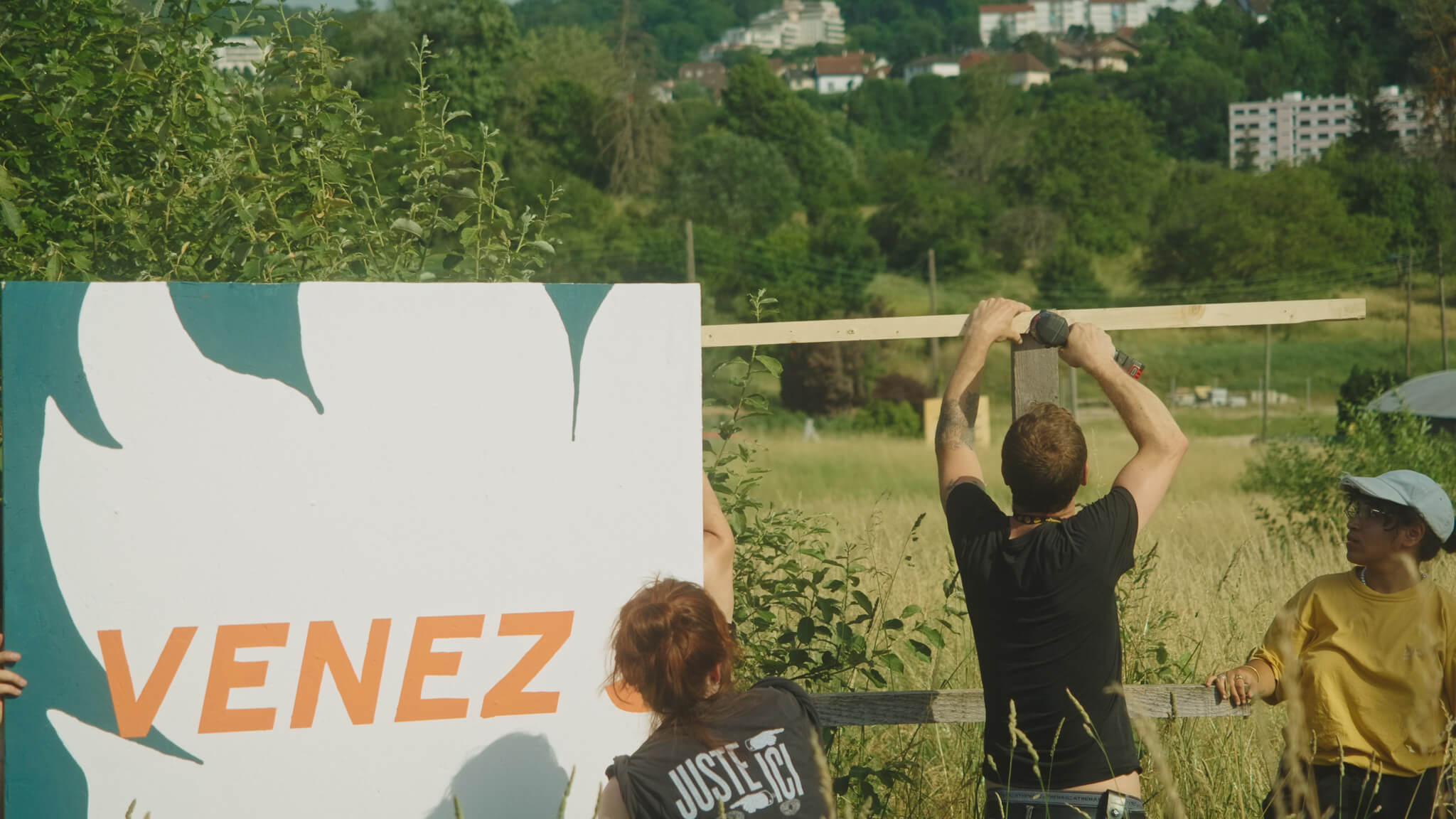 Projection du documentaire « Juste Ici et Pas Ailleurs » réalisé par MZM Projects